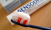 зубная паста Сенсодин Мгновенный эффект