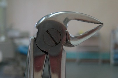 Инструмент для удаления зубов