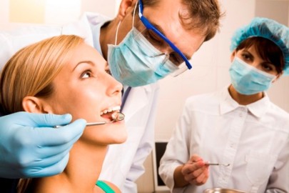 Не только стоматологи, а и гинекологи утверждают, что во время беременности лечение зубов необходимо. Ведь кариес - это источник инфекций.