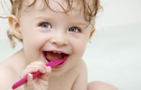 чистить зубы деткам