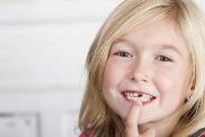 вырвать молочный зуб у ребенка