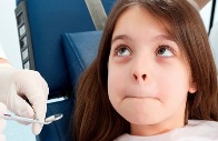 болят ли молочные зубы у детей