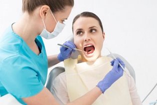 пациент у дантиста